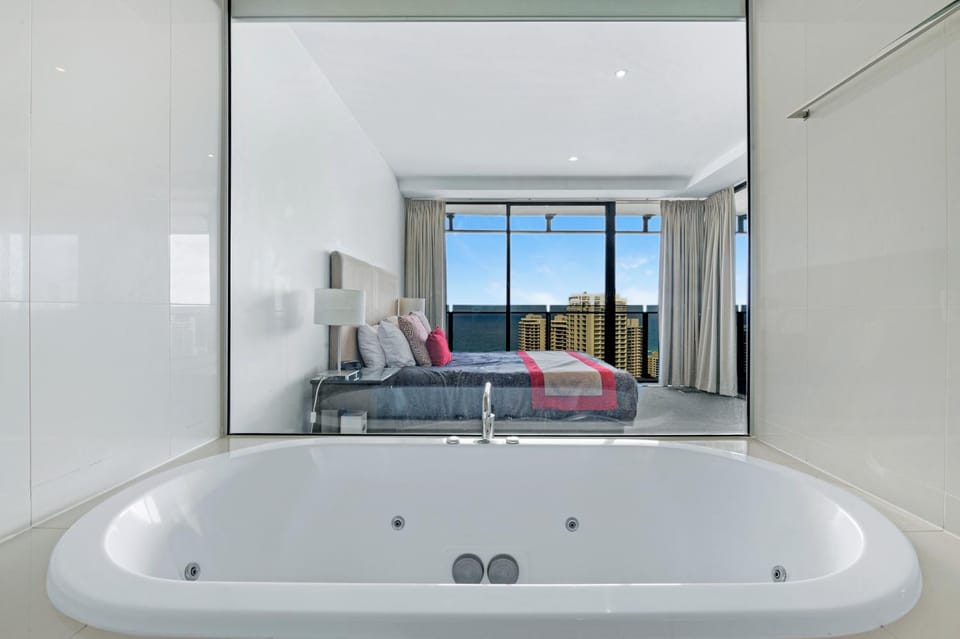 Bathroom, View (from property/room), Photo of the whole room, Bedroom, City view, Sea view, Bath