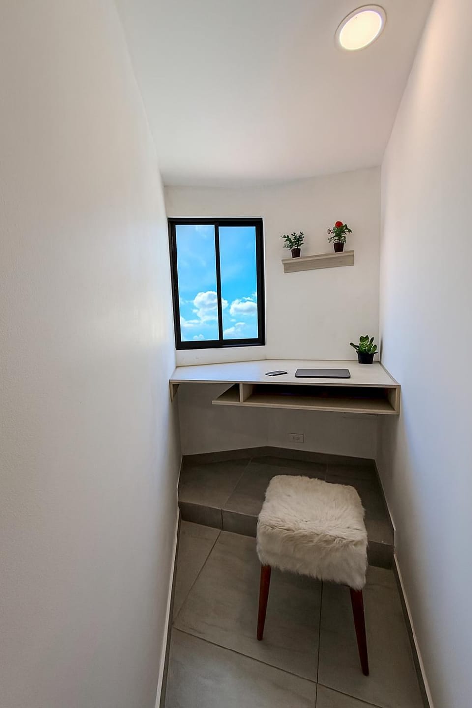 Seating area, internet