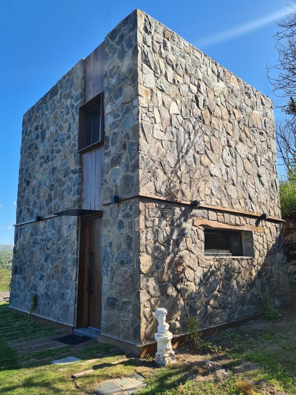 Facade/entrance, Off site