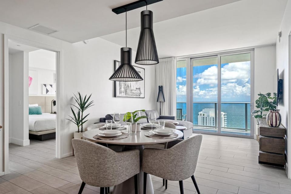 Living room, Photo of the whole room, Dining area