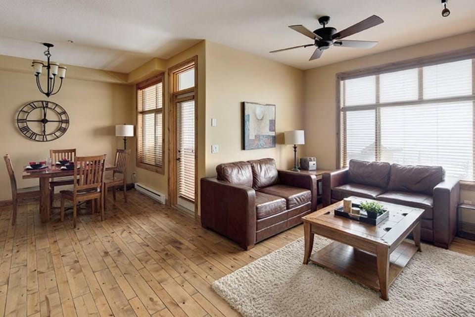 Luxury Aspens 2 Bdrm Condo with Best Views Chalet in British Columbia