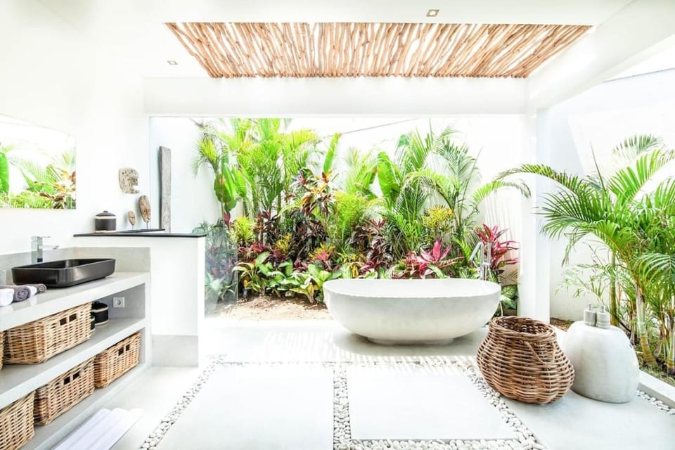 Contemporary 4BR Villa, 400m to Canggu Shore Villa in North Kuta