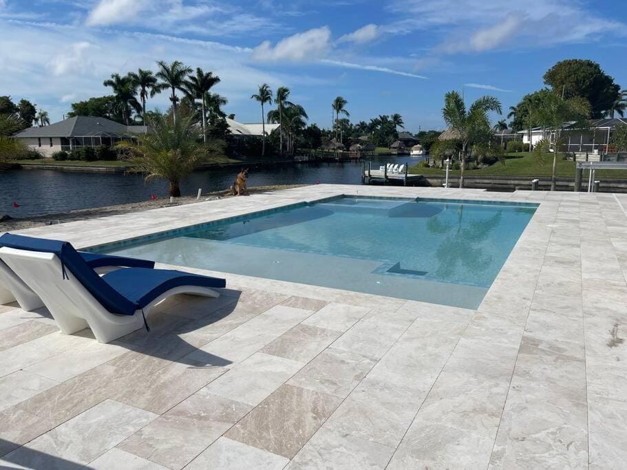Swimming pool, sunbed