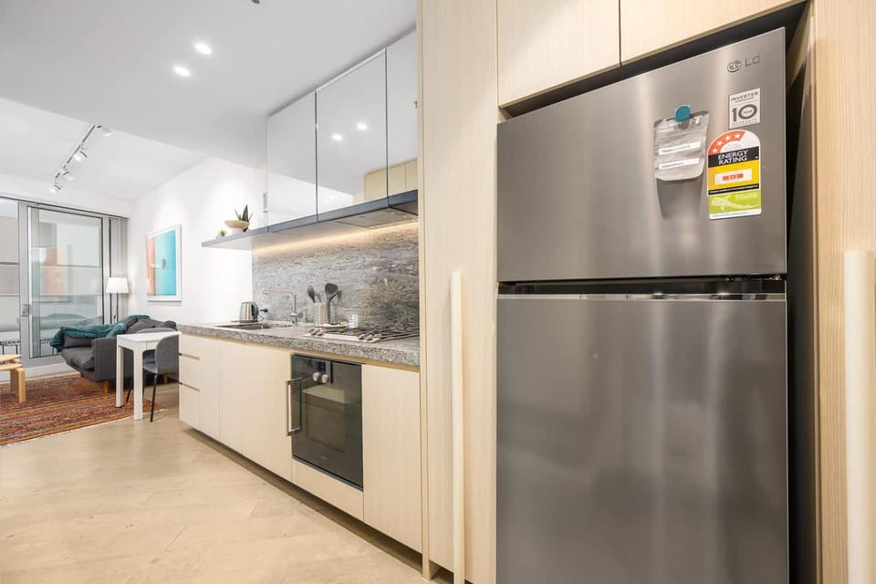 Modern 1B1B Artist APT * WFH Study Apartment in Melbourne