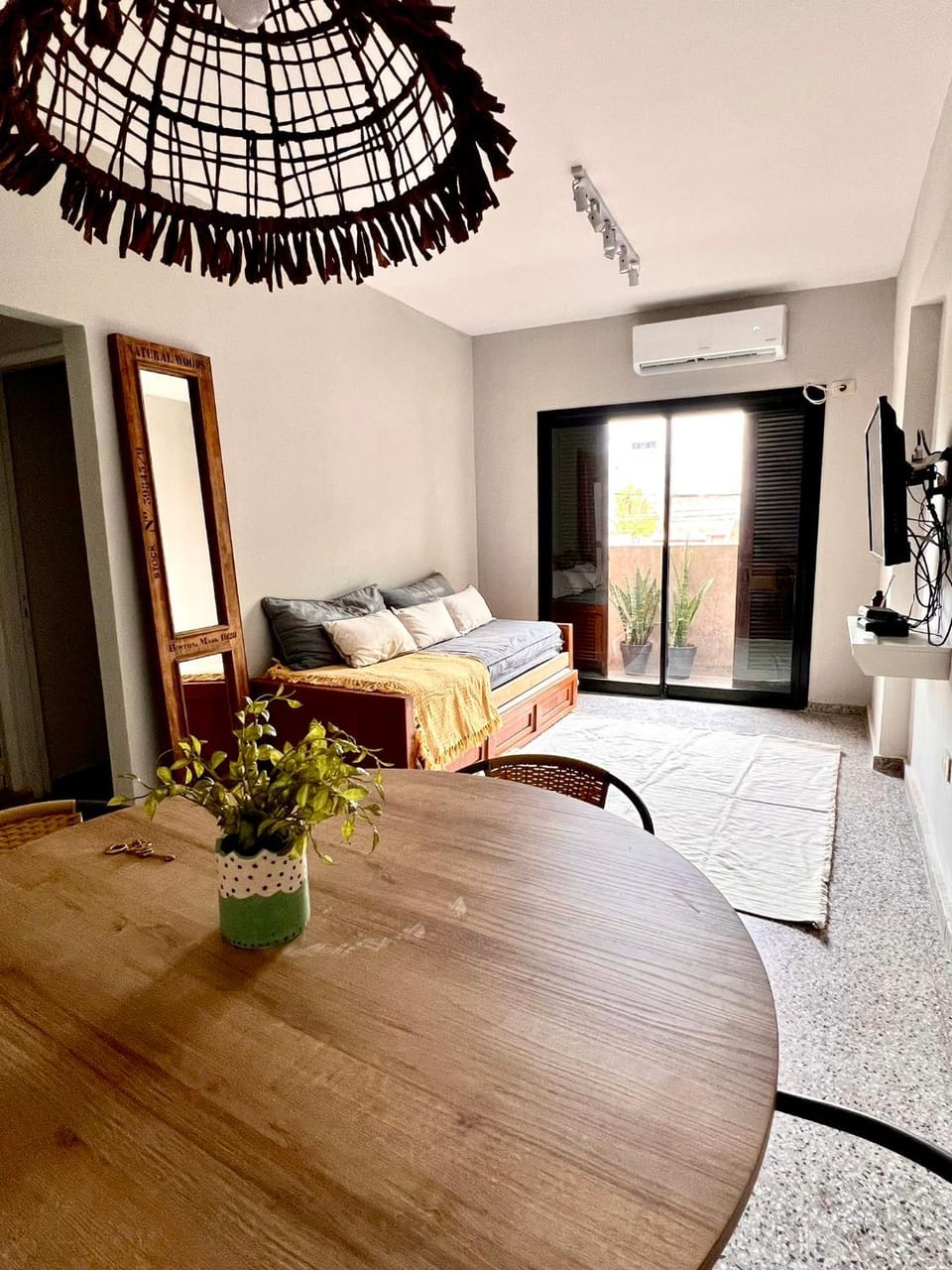 Bed, Living room, Seating area, Dining area