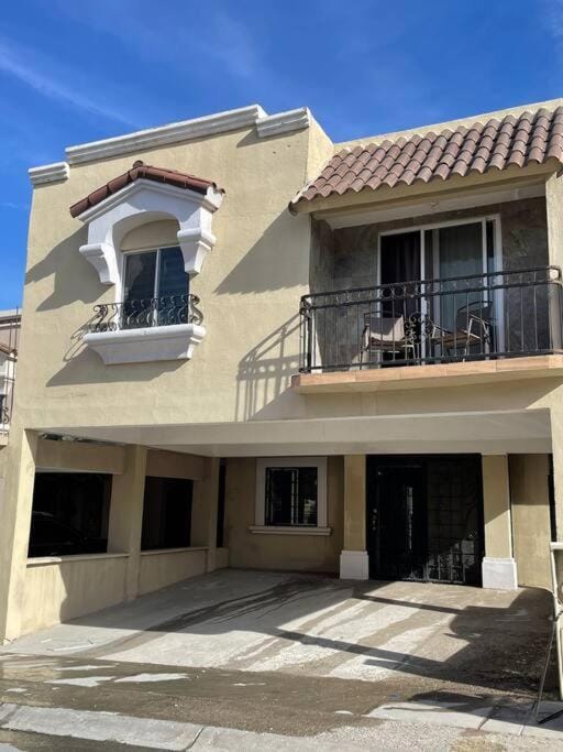 Casa Granada cercana a consulado y aeropuerto. House in Ciudad Juarez