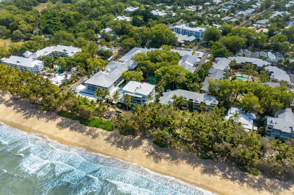 Property building, Nearby landmark, Neighbourhood, Beach, Sea view, Street view, Location