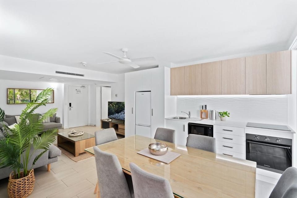 TV and multimedia, Kitchen or kitchenette, Living room, Seating area, Dining area, minibar, pet friendly, stove