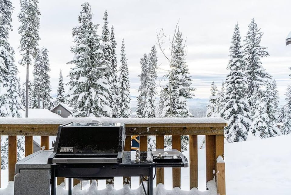Eagle Ridge Pet-Friendly Chalet Chalet in British Columbia