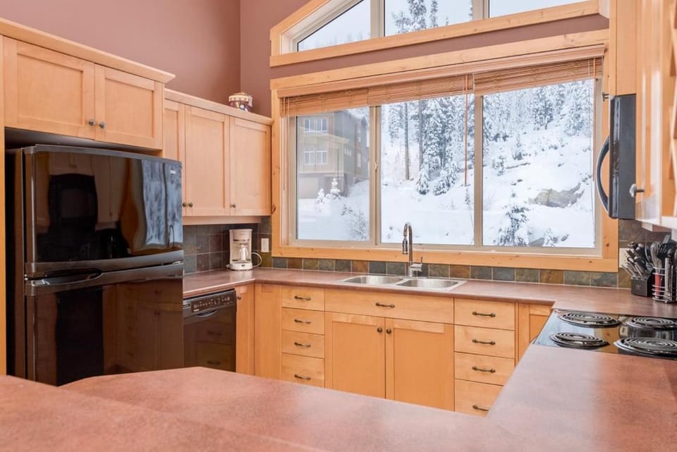 Coffee/tea facilities, View (from property/room), Kitchen or kitchenette, Mountain view