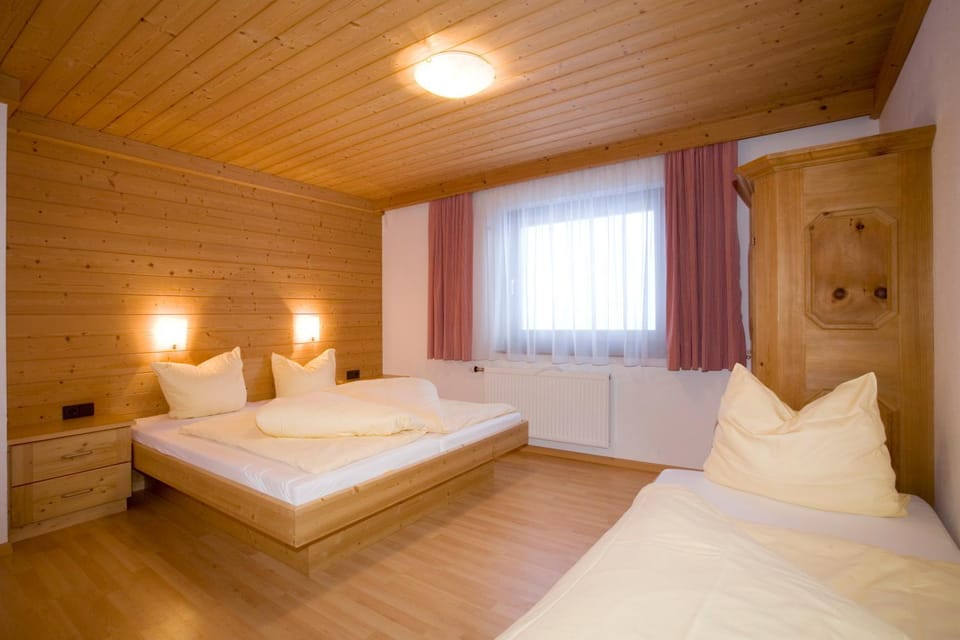 Day, Photo of the whole room