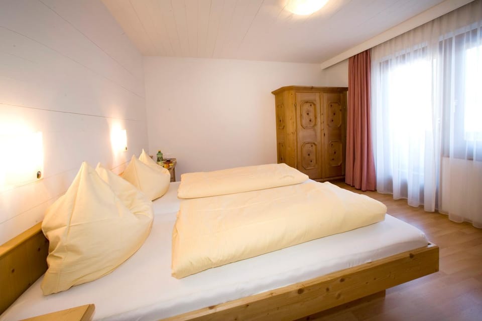 Day, Photo of the whole room