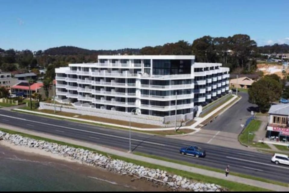 Property building, Street view, Location, Parking