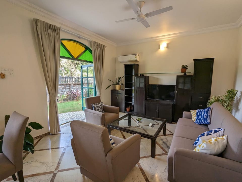 Communal lounge/ TV room, TV and multimedia, Living room