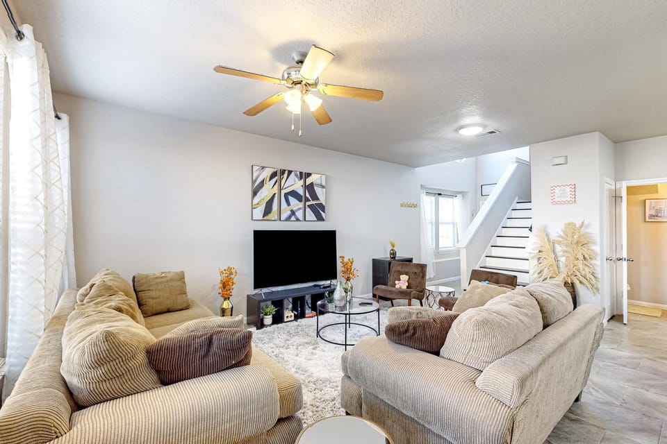3 Mi to Downtown Conroe: Updated Townhome w/ Yard House in Conroe
