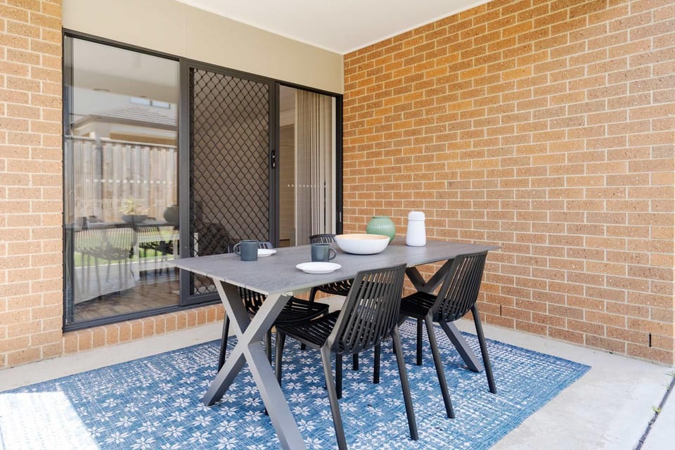 Modern Clyde House Smart TV*Dryer House in Melbourne