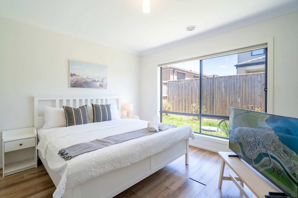Modern Clyde House Smart TV*Dryer House in Melbourne