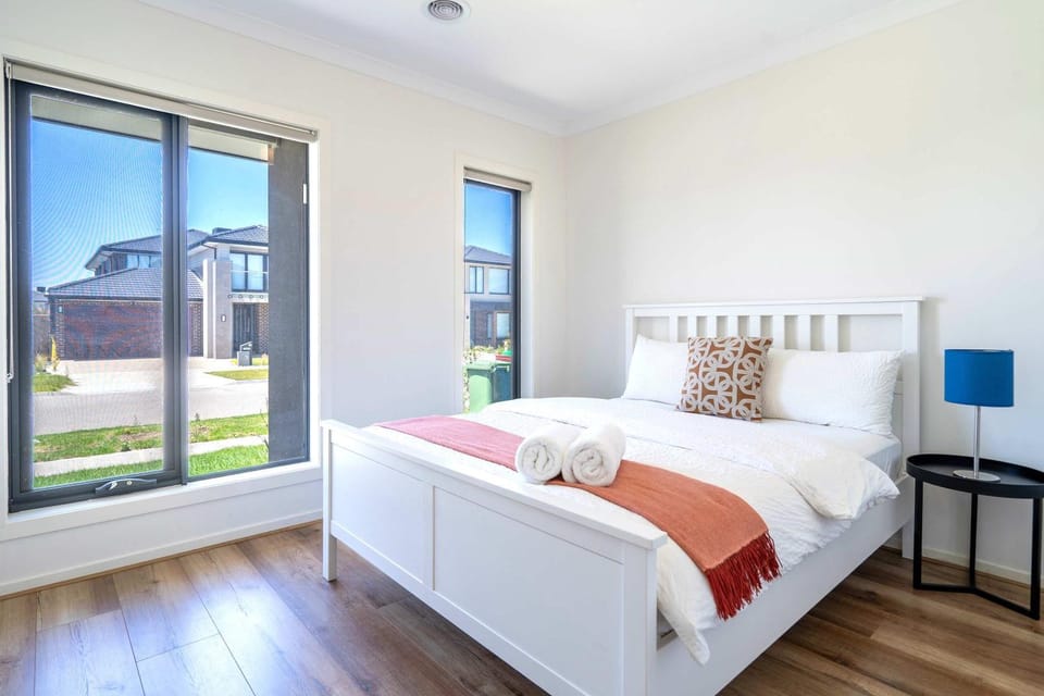 Modern Clyde House Smart TV*Dryer House in Melbourne