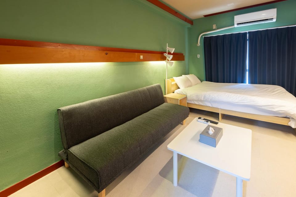 Bed, Living room, Photo of the whole room, Seating area, Bedroom, air conditioner