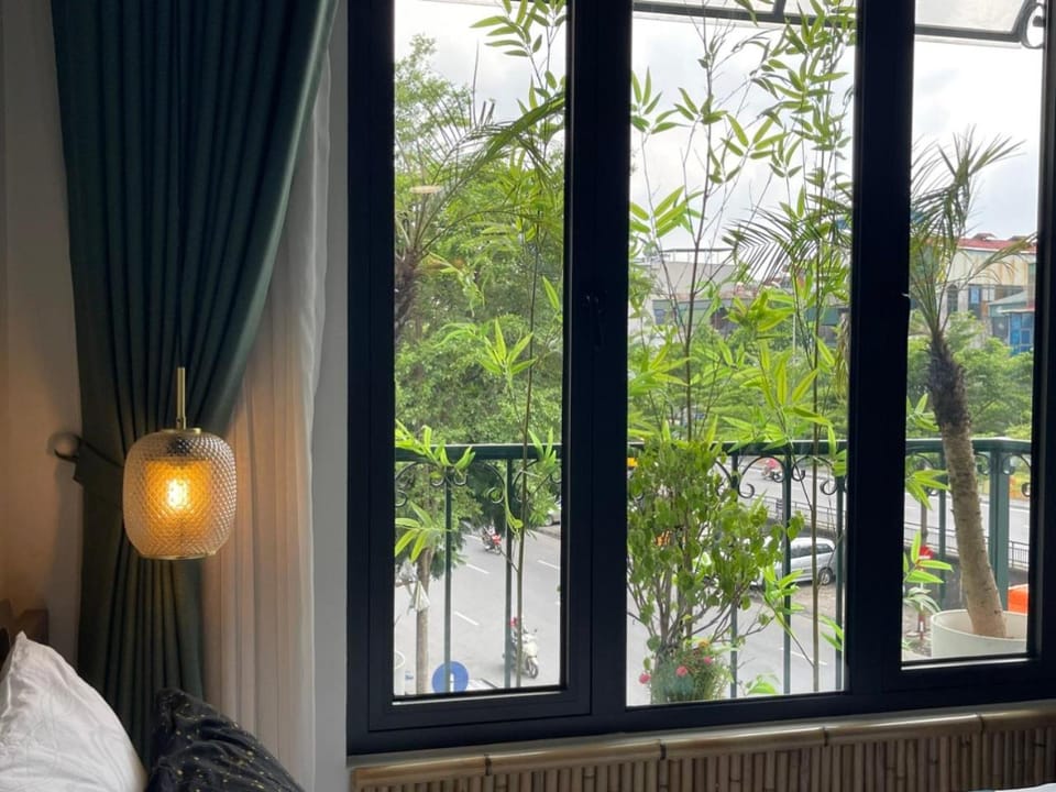 Bed, Balcony/Terrace, Bedroom, City view, Street view