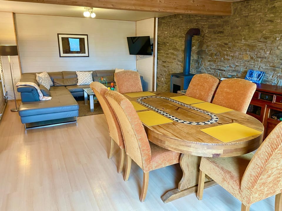 TV and multimedia, Living room, Dining area