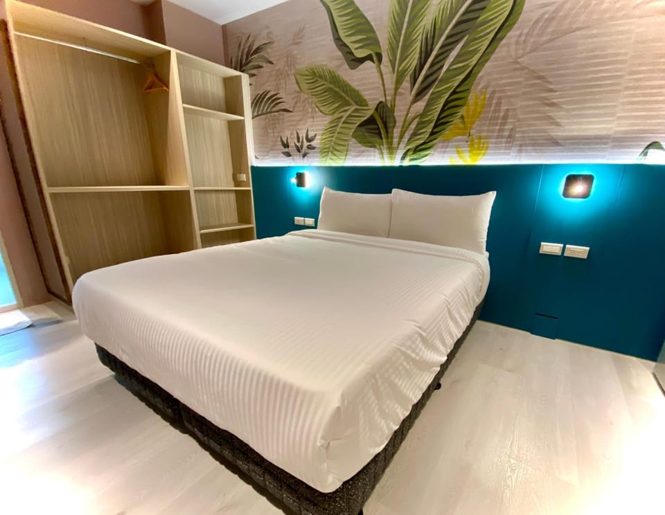 Bed, Photo of the whole room, Bedroom, wardrobe