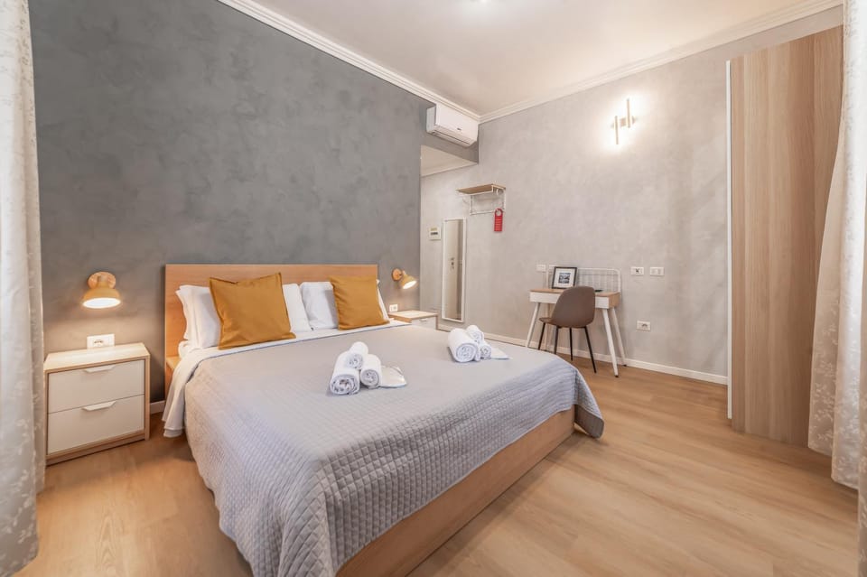 Bed, Photo of the whole room, Bedroom, towels, air conditioner
