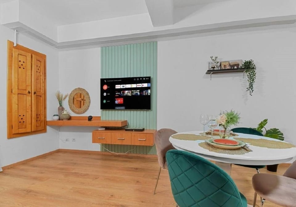 The Flower Clabucet Studio Apartment in Prahova, Romania