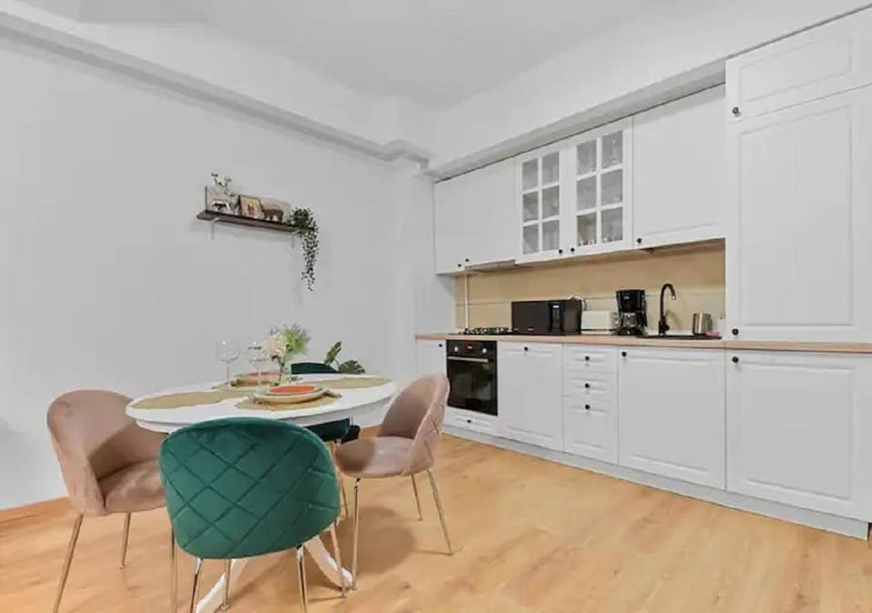 The Flower Clabucet Studio Apartment in Prahova, Romania