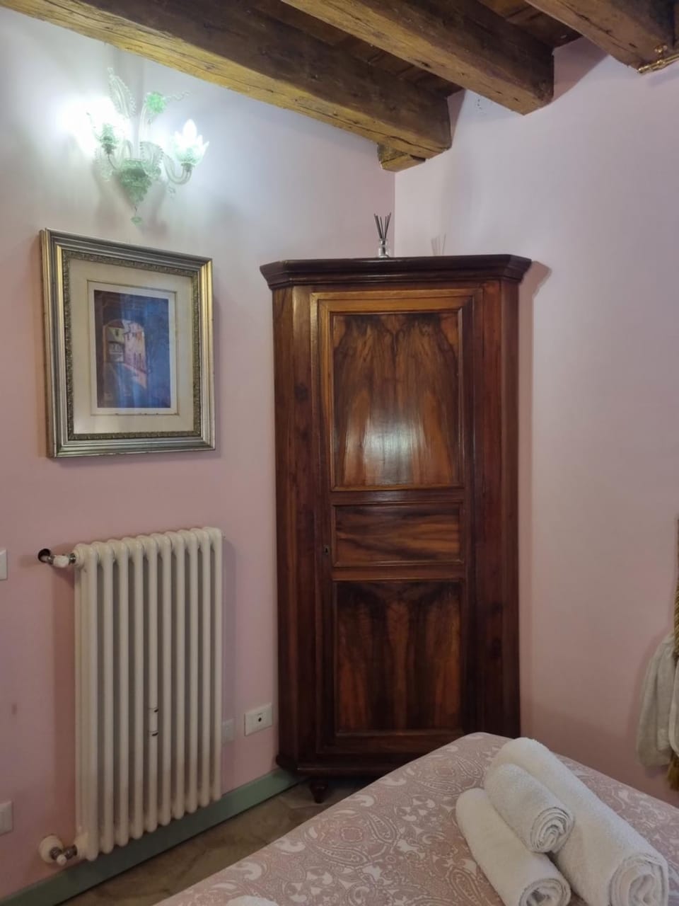 Bedroom, internet, wardrobe