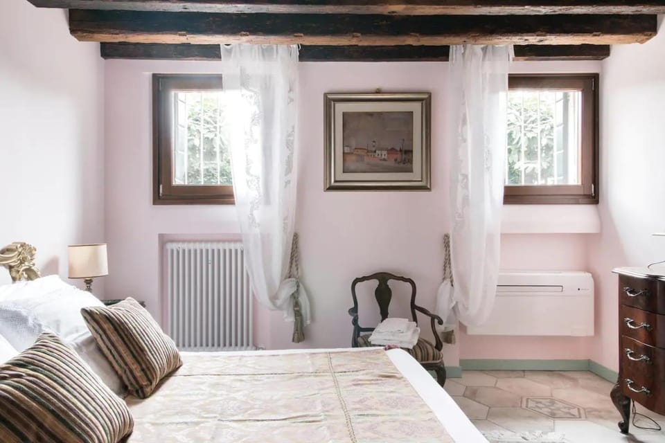 Bedroom, air conditioner