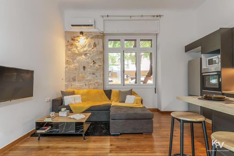 TV and multimedia, Living room, Seating area