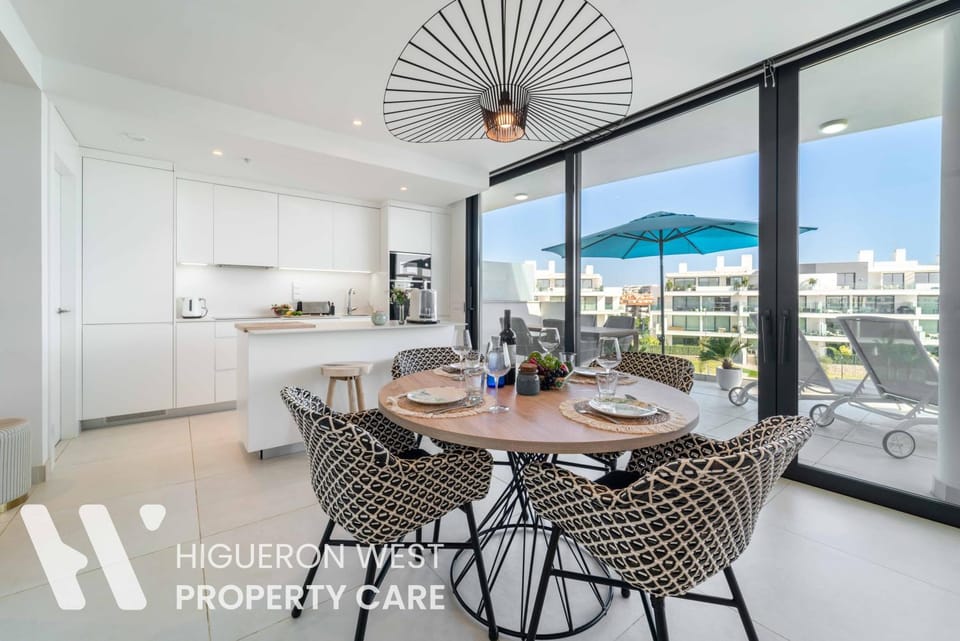 Day, Kitchen or kitchenette, Dining area