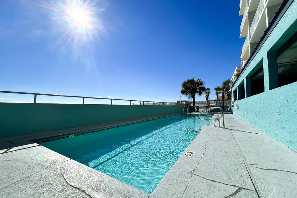 Westwind 604 Apartment in West Beach