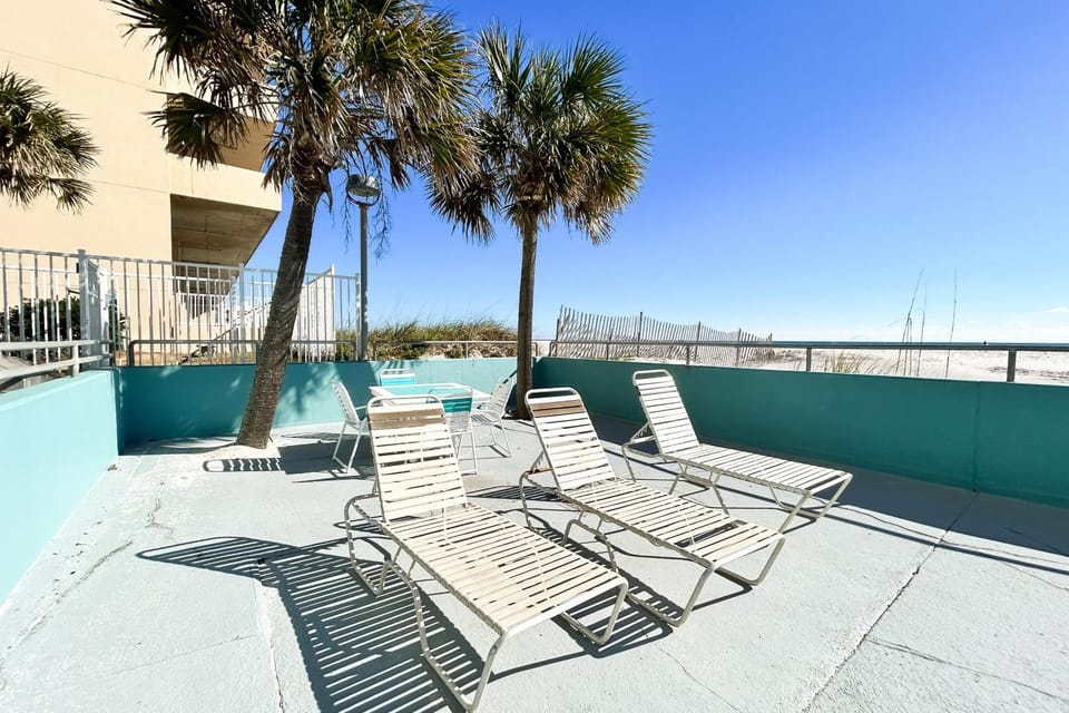Westwind 604 Apartment in West Beach