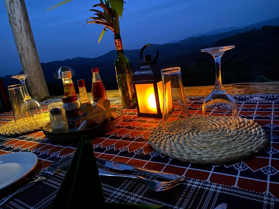 Restaurant/places to eat, Night, Natural landscape, Food and drinks, Dining area, Mountain view, Drinks, Alcoholic drinks