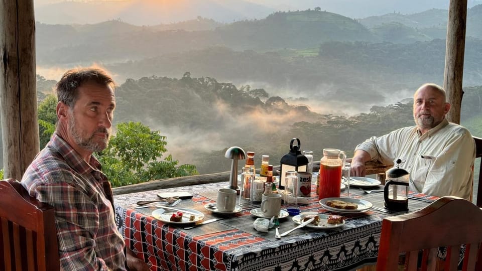 Restaurant/places to eat, Day, Natural landscape, Food and drinks, Banquet/Function facilities, Dining area, Food, Mountain view, group of guests