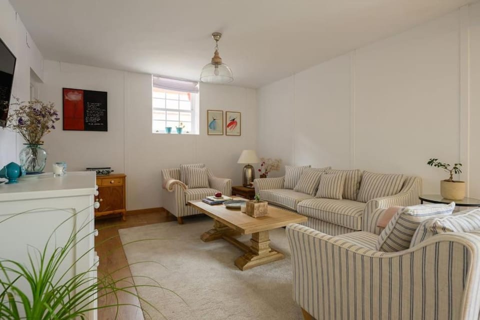 TV and multimedia, Seating area