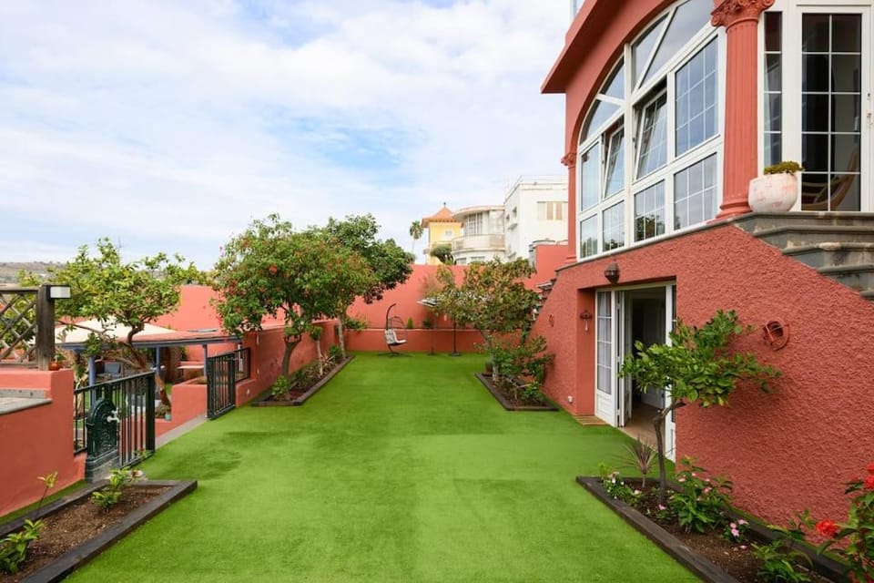 Off site, Garden