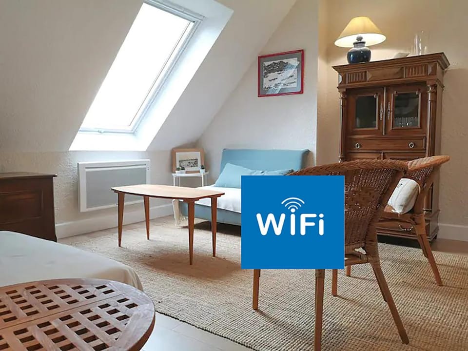 Living room, internet