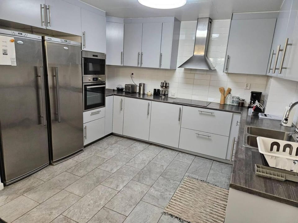 3Br House Sleeps 7 with Balcony-Garden-Bbq-FreeP House in Malmo