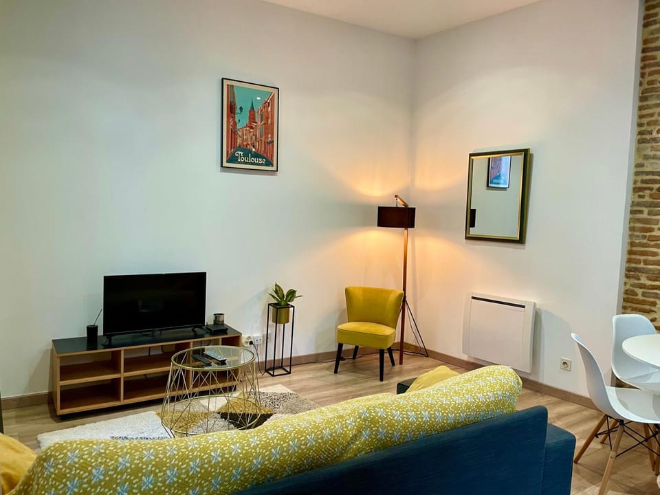 Communal lounge/ TV room, TV and multimedia, Living room