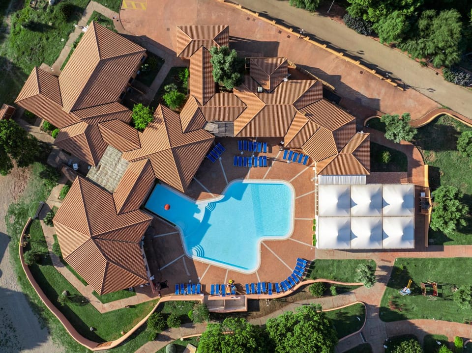 Property building, Bird's eye view, Swimming pool