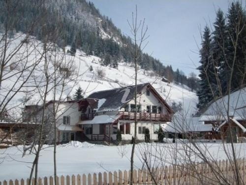 Casa Ștefănuț Bed and Breakfast in Brașov County