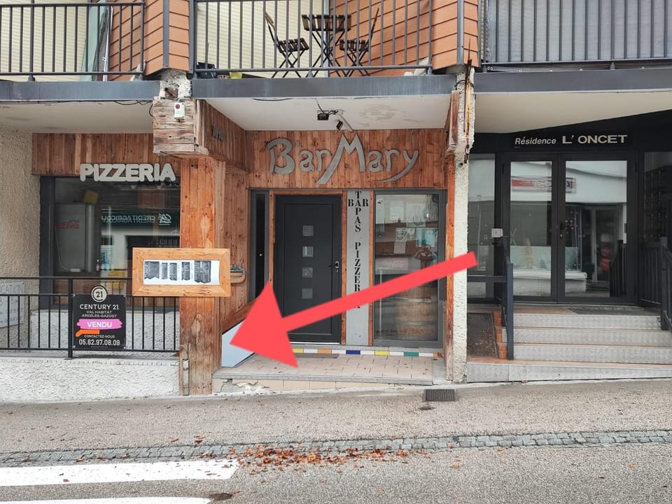 Facade/entrance
