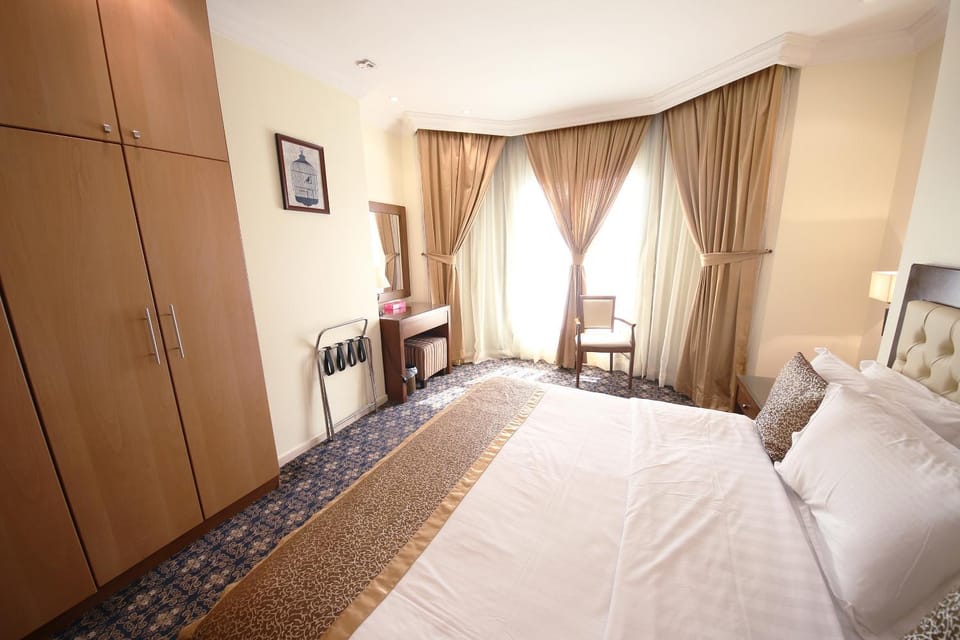 Bedroom, wardrobe