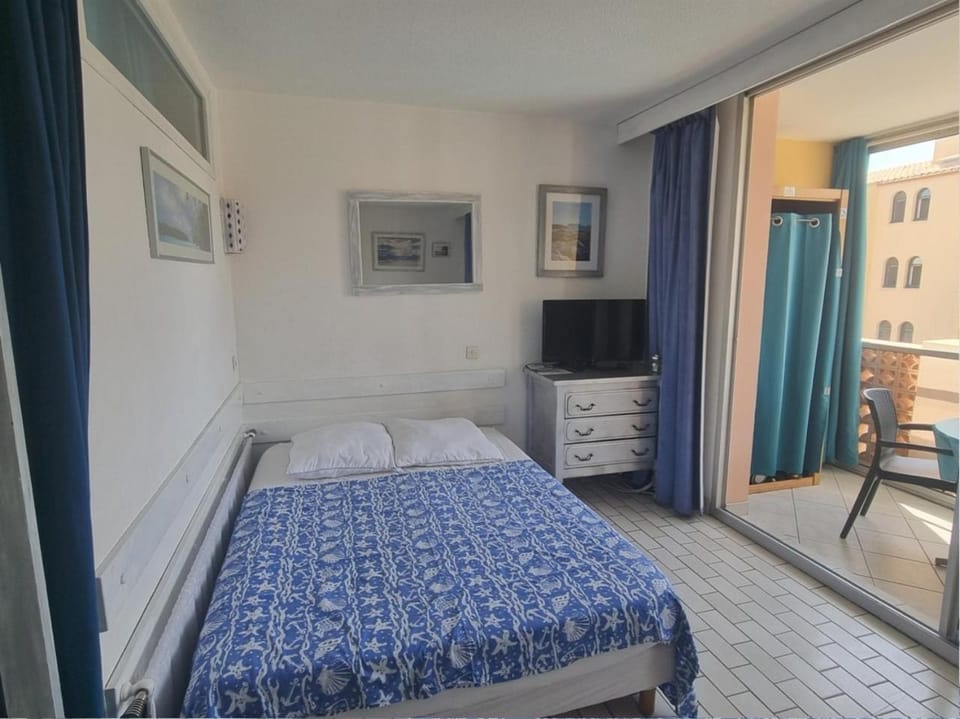 Bed, TV and multimedia
