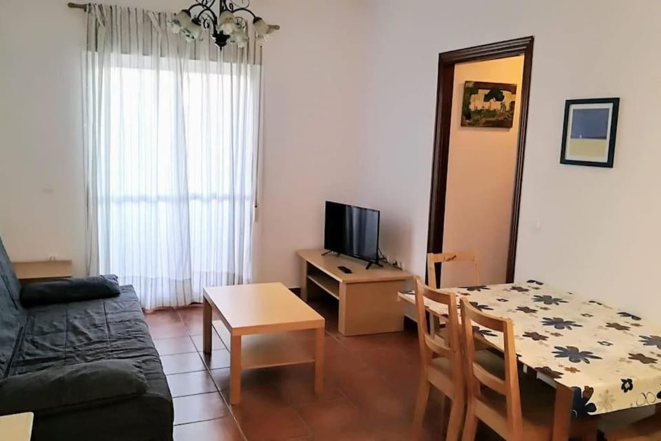 Piscina y garaje a 300 m de playa OJO VER CORREO NO DESEADO SI NO LLEGA RESPUESTA Apartment in Rota