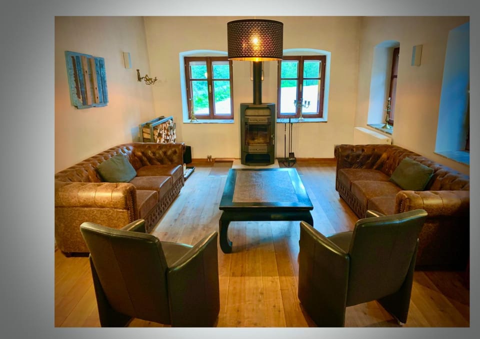 Communal lounge/ TV room, Living room, Seating area