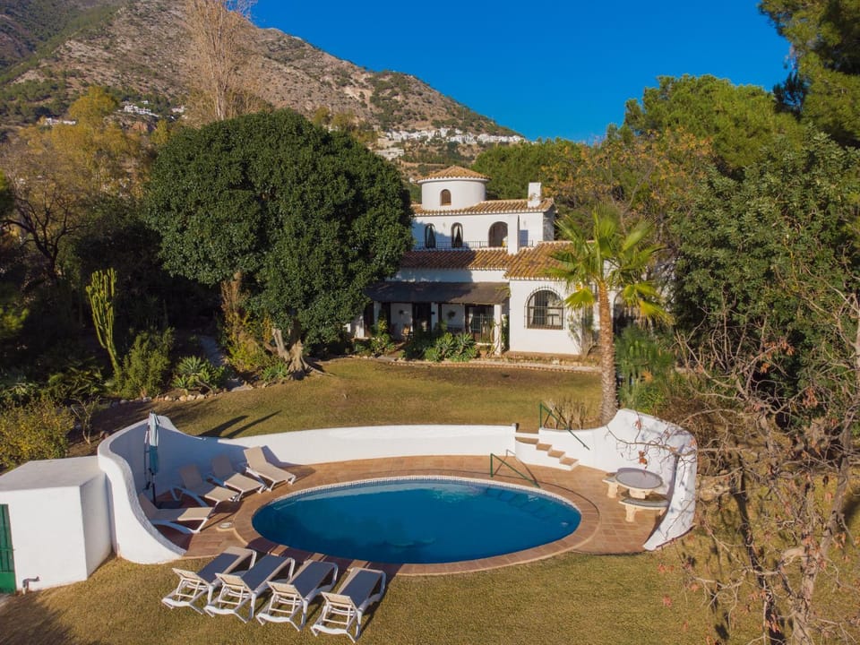 Property building, Natural landscape, Garden, Mountain view, Pool view, Swimming pool, Swimming pool